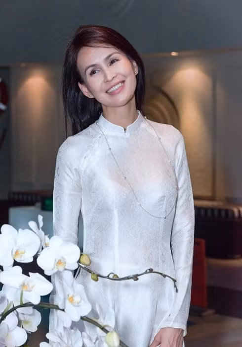 Hoang Anh bat ngo he lo chuyen tinh chan dong voi NS Trinh Cong Son-Hinh-2