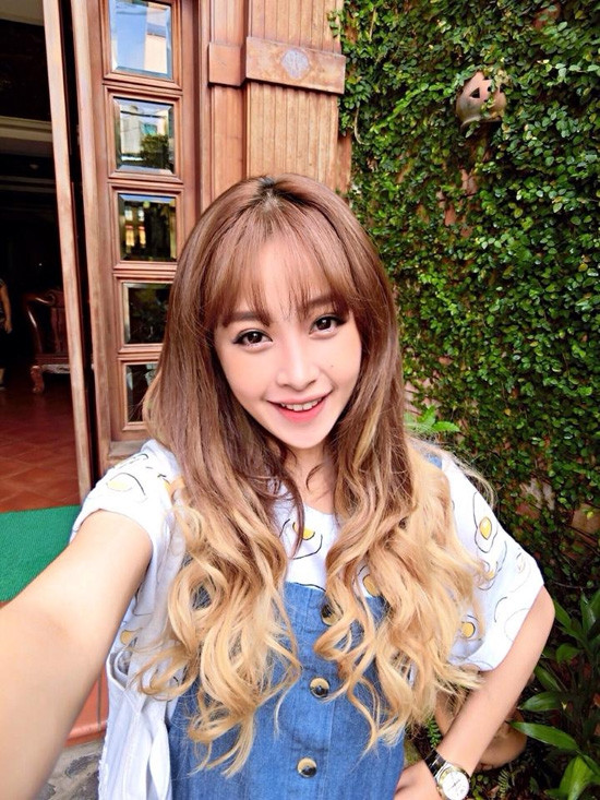 Sở hữu khuôn mặt xinh đẹp, dễ thương cùng tài năng chơi piano, Chi Pu được biết đến với hình tượng hot girl trong sáng. Ở thời điểm đó cô là cái tên hàng đầu được nhiều tạp chí, nhãn hàng săn đón.