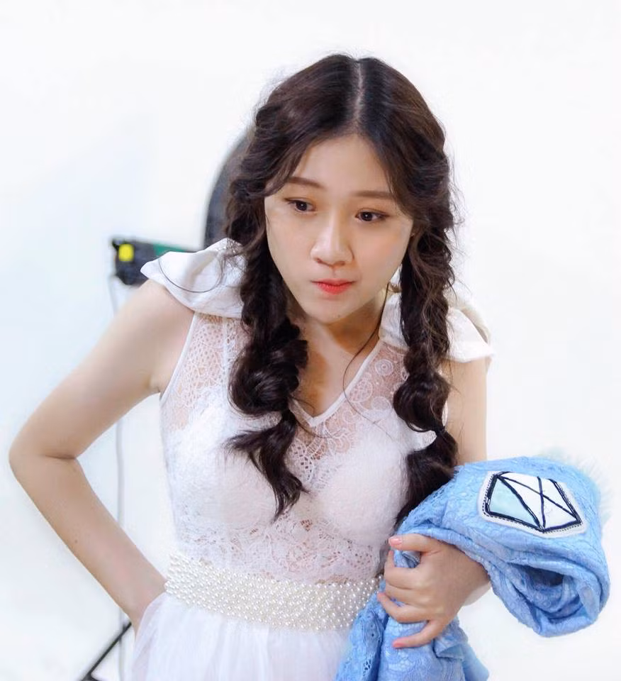 Trao đổi với chúng tôi, Huỳnh Ân cho biết phim cô sắp tham gia thuộc dạng web drama về đề tài gia đình, quay khoảng 7 tập.