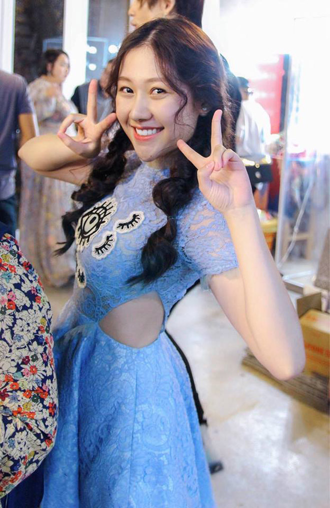 Mới đây, Huỳnh Ân tiết lộ về việc sắp tham gia đóng phim. Cô viết trên trang cá nhân: “Nhờ được thừa hưởng 1 sự nhây nhẹ từ người ấy nên sắp tới bé sẽ góp mặt vào 1 bộ phim gia đình cực kỳ lầy” .