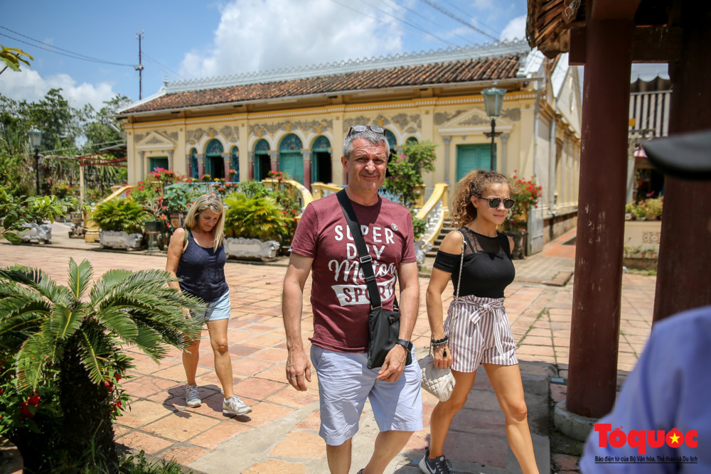 Đây là địa điểm du lịch nổi tiếng của Cần Thơ thu hút nhiều du khách trong nước và quốc tế đến tham quan.