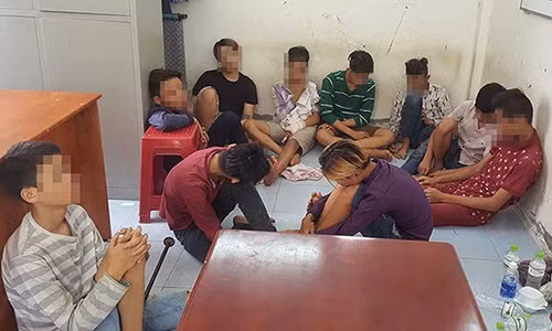 Nhóm cướp nhí bị Công an quận Tân Phú, TP.HCM bắt giữ.