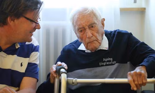 Ông David Goodall tại phòng khách sạn ở Basel, hai ngày trước khi chết.