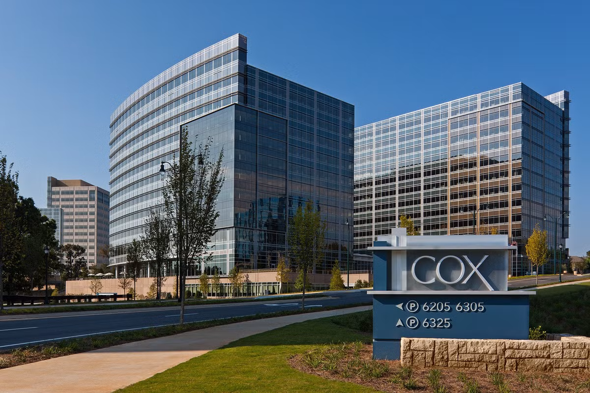 5. Blair Parry-Okeden – Tài sản ròng: 12 tỷ USD Nữ thừa kế của Cox Enterprises - Blair Parry-Okeden hiện sở hữu tài sản khoảng 12 tỷ USD, theo Forbes. Sau khi mẹ của bà - Barbara Cox Anthony - con gái của nhà sáng lập Cox Enterprises, qua đời vào năm 2007, Parry-Okeden được thừa kế 25% cổ phần công ty. Cox Enterprises là công ty dịch vụ truyền thông khổng lồ có trụ sở tại Atlanta do ông ngoại của bà Parry-Okeden thành lập vào năm 1989. Hiện tại, bà sống tại Australia cùng với chồng. Hình ảnh của bà chưa từng được tiết lộ với truyền thông.