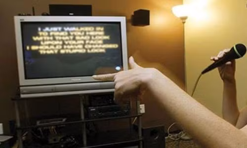 Philippines sắp áp dụng đạo luật cấm sử dụng đầu karaoke tại các khu dân cư.