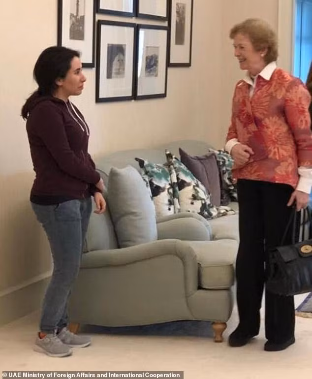 Cong chua Dubai tung mat 7 nam tron khoi 