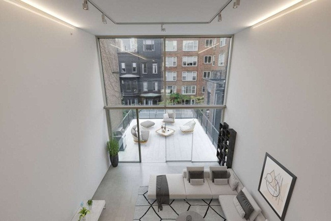 Bên trong nhà, chủ nhân có trang bị thang máy để di chuyển giữa các tầng, hầm rượu vang.