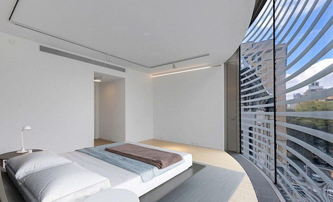 Hình ảnh chụp nội thất một trong 6 phòng ngủ của căn nhà.