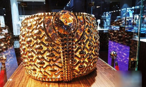 Chiếc nhẫn vàng lớn nhất thế giới.