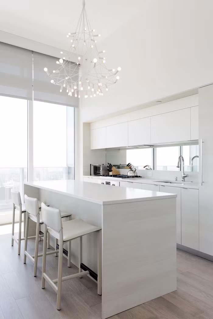 Mẫu đèn với kiểu dáng cầu kỳ, tinh tế này hiện đang rất được lòng các gia chủ.