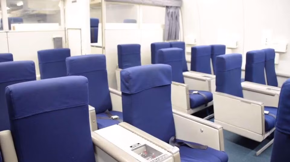 Máy bay có thể chở theo tối đa 100 người.