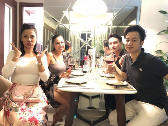 Quách Tuấn Du là một ca sĩ được biết đến với các ca khúc như "Anh mong em hiểu", "Khói thuốc đợi chờ", "Chiều nghe biển khóc"... Sau một thời gian chăm chỉ đi diễn, đặc biệt được yêu thích tại các tỉnh miền Tây, ca sĩ Quách Tuấn Du đã tậu một căn hộ mới tại TP Hồ Chí Minh.