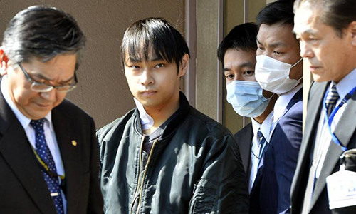 Kabu Terauchi, 25 tuổi (giữa ảnh) - kẻ bắt nhốt nữ sinh Nhật suốt 2 năm.