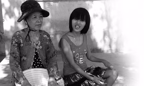 Nuoc mat cua nguoi dan ba di cuoi vo hai cho chong