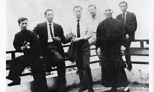 Qua khu bat hao cua tong su Diep Van: Lam bao ke cho xa hoi den