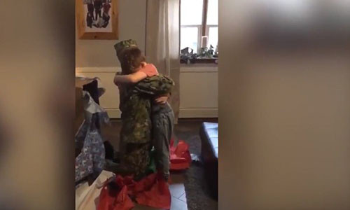 Ai nhan nhung mon qua giang sinh nay deu phai roi nuoc mat