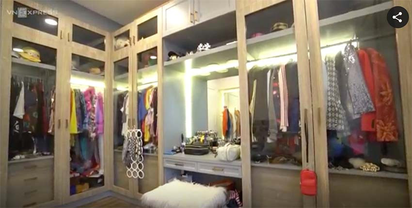 Một phòng riêng nam ca sĩ giành để đựng đồ.