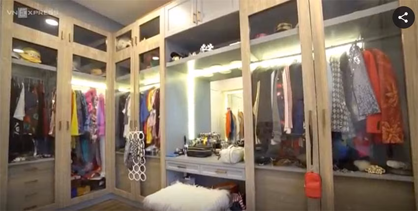 Một phòng riêng nam ca sĩ giành để đựng đồ.