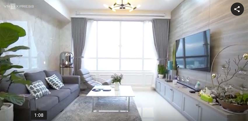 Chia sẻ về căn hộ của mình, nam ca sĩ Don Nguyễn cho biết anh mua với giá trị 4,5 tỷ đồng, với diện tích 106 m2, ở quận 7 (TP HCM). Căn hộ được anh thiết kế theo phong cách bán cổ điển tạo nên một không gian ấm cúng.