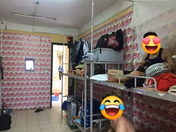 Phong KTX nam bien thanh bo suu tap Hello Kitty khien dan mang het hon-Hinh-2