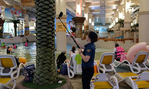 Dau dau vi hang van nguoi bi camera bi mat quay len canh khoa than