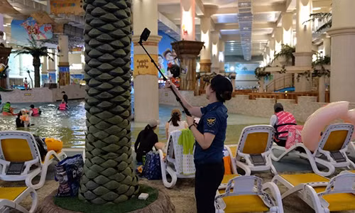 Dau dau vi hang van nguoi bi camera bi mat quay len canh khoa than