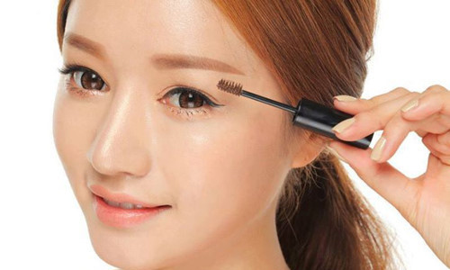 Một cặp lông mày được tỉa gọn gàng, kẻ sắc nét sẽ làm tổng thể khuôn mặt sáng hơn. Ảnh: 3ceyes