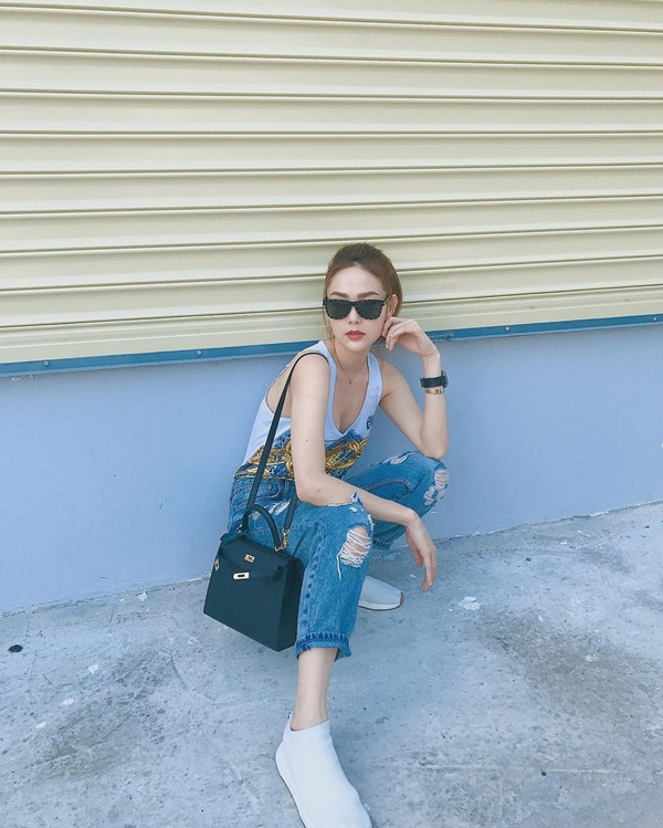 Minh Hằng đăng ảnh với dòng trạng thái: “Tướng rầu cũng phải thần sầu".