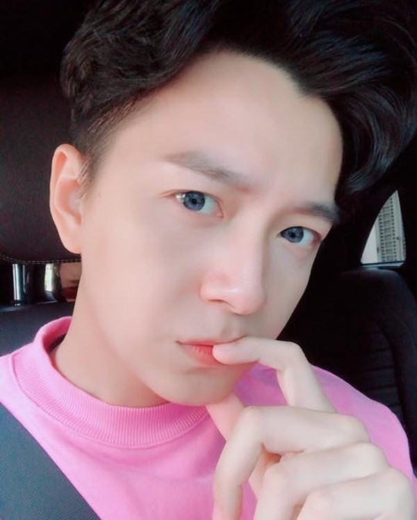 Ngô Kiến Huy viết: “Thần thái quan trọng hay photoshop quan trọng".