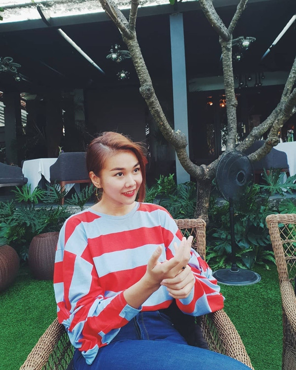 “Chị đại” Thanh Hằng chia sẻ bức ảnh với dòng trạng thái: “Anh nói gì. Nói lại em nghe thử!”