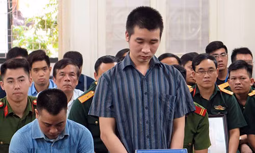 An chung than cho ga trai dam chet nguoi chi vi cai so tay