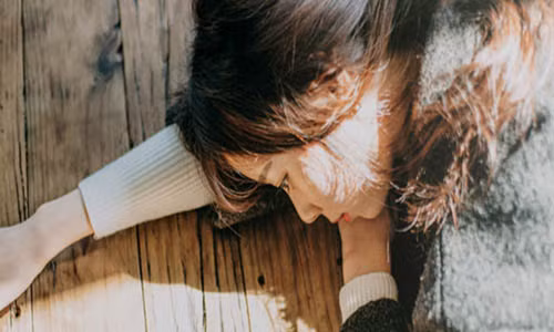 Nhưng thật sự sau 7 năm bên nhau, điều em cần chắc chỉ là một nụ hôn, một cái ôm, những câu hỏi han đơn giản nhất từ chồng - Ảnh minh họa: Internet Nhưng thật sự sau 7 năm bên nhau, điều em cần chắc chỉ là một nụ hôn, một cái ôm, những câu hỏi han đơn giản nhất từ chồng - Ảnh minh họa: Internet