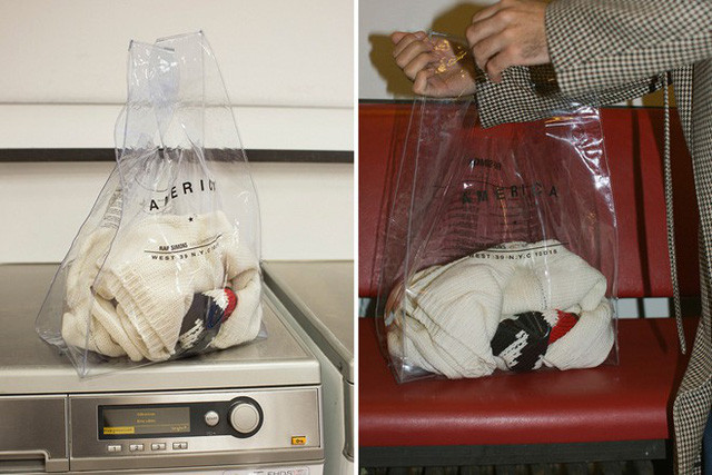 Điều đáng nói chính là giá thành của mẫu phụ kiện này tương đối đắt đỏ khoảng 5 triệu đồng cho một sản phẩm. Tuy nhiên, điểm nổi bật của dòng túi của nhà thiết kế Raf Simons là được in tỉ mỉ trên nền chất liệu nhựa PVC độc đáo.