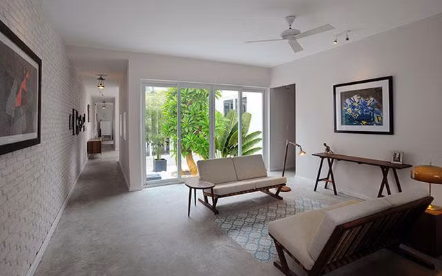 Cây xanh có ở mọi nơi mang thiên nhiên tràn vào các căn phòng.