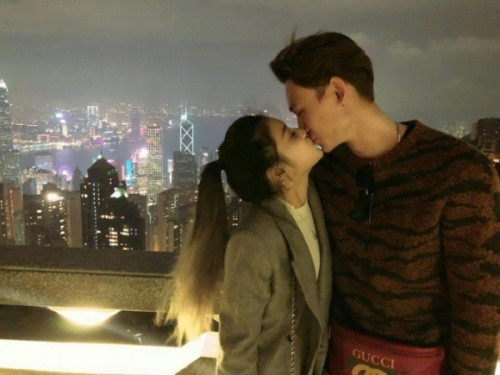 Một số hình ảnh thân mật của cặp đôi.