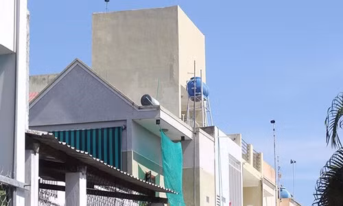 Nóc nhà của các hộ liền kề.