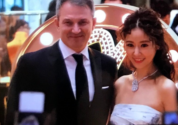 Mái tóc xoăn của Lâm Tâm Như nhận nhiều lời góp ý từ người hâm mộ.