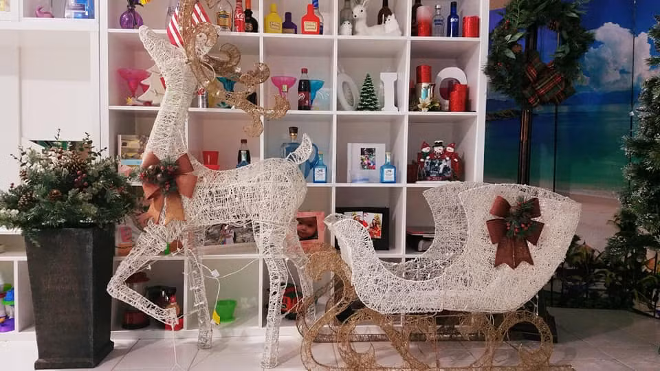 Từ những ngày đầu tháng 12, ngôi nhà của gia đình chị đã sớm hoàn thành trang trí Giáng sinh từ hiên nhà, khung cửa sổ và deco rất nhiều những góc nhỏ xinh xắn, dễ thương từ những vật liệu đơn giản, tự nhiên