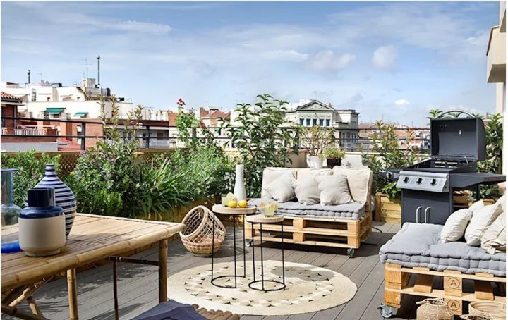 Bạn hoàn toàn có thể biến khu vườn trên sân thượng nhà mình thành một không gian để đắm chìm với những sở thích riêng như nghe nhạc, đọc sách… Ảnh: Homify.