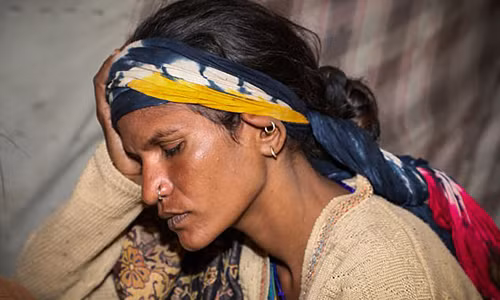 Geeta Devi đau đớn trước cái chết thương tâm của con gái.