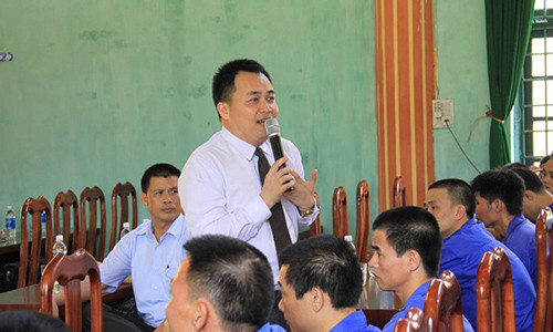 Lê Trung Tuấn kể lại cuộc đời mình, cùng hành trinh đoạn tuyệt ma túy với các học viên cai nghiện.