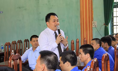 Lê Trung Tuấn kể lại cuộc đời mình, cùng hành trinh đoạn tuyệt ma túy với các học viên cai nghiện.