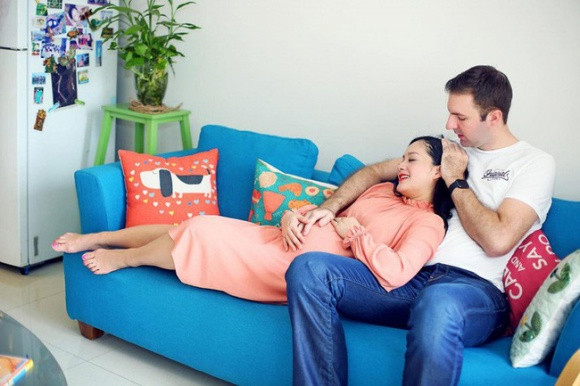 Lan Phương và chồng Tây từng gặp phải rất nhiều lời đàm tiếu vì mối quan hệ của họ tiến triển quá nhanh. Thế nhưng, Lan Phương cho biết cuộc hôn nhân của cô được hai bên gia đình ủng hộ và không bận tâm về những lời không hay.