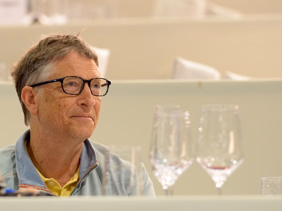3. Bill Gates đã tích hợp hệ thống cảm biến công nghệ cao để bất kỳ ai cũng có thể tự động được điều khiển nhiệt độ và ánh sáng trong phòng cho thoải mái nhất Khi có khách ghé qua dinh thự, họ sẽ được trang bị một bộ điều khiển nhỏ, có khả năng điều khiển phần lớn khu vực trong nhà. Ví dụ, họ có thể điều chỉnh nhiệt độ và ánh sáng mà họ cảm thấy thoải mái ở mọi nơi mà họ đến để ăn, chơi, thư giãn, ngủ nghỉ.
