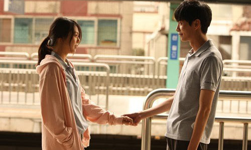 Tôi quyết định đi gặp bạn trai cũ để khiến anh ta hối hận, nào ngờ tôi lại mềm lòng và lén lút qua lại sau lưng chồng. (Ảnh minh họa)