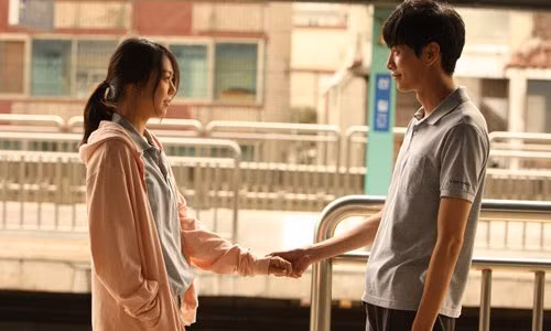 Tôi quyết định đi gặp bạn trai cũ để khiến anh ta hối hận, nào ngờ tôi lại mềm lòng và lén lút qua lại sau lưng chồng. (Ảnh minh họa)