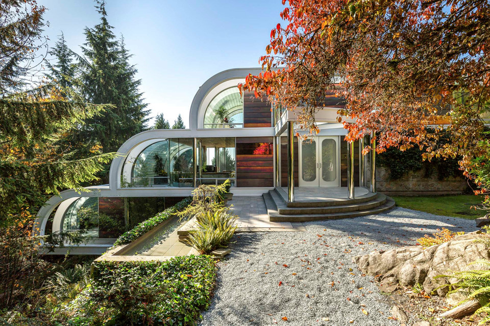 Dinh thự được xây dựng vào năm 1979 tới năm 1988 mới hoàn thành.