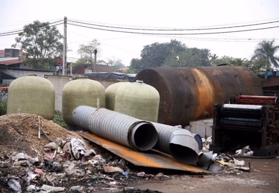 Có thể tìm thấy mọi thứ phế liệu ở làng Quan Độ.