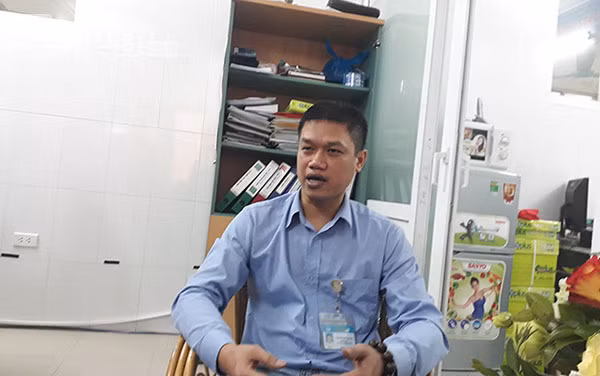 Giám đốc Ngân hàng Mắt Nguyễn Hữu Hoàng trả lời những thắc mắc về hiến tặng giác mạc. Giám đốc Ngân hàng Mắt Nguyễn Hữu Hoàng trả lời những thắc mắc về hiến tặng giác mạc.