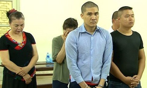 Nhóm tội phạm bắn người trên phố bị đưa ra tòa xét xử.